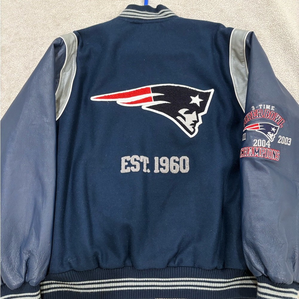 New England Patriots Varsity Jacket – Size Large, 3-Time Super Bowl Champs - Picture 2 of 3